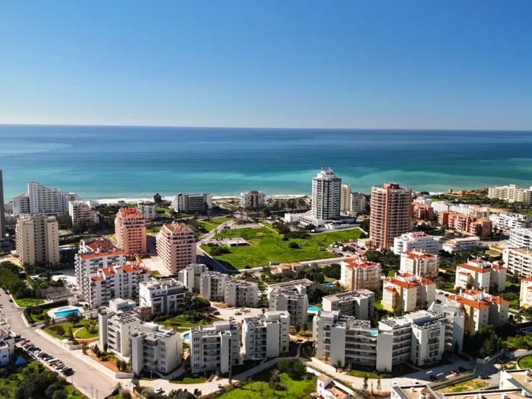 Apartamento T2 no Condomínio Oasis Mar – Exclusividade, Conforto e Vista Mar - imagem 1